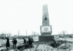 Закладка Московского парка Победы на бывшем Сызранском поле, в центре — обелиск в честь основания парка. 7 октября 1945 г. 