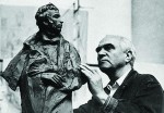 Скульптор М. К. Аникушин с макетом памятника А. С. Пушкину. 1950‑е гг. 