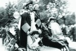 Исполнитель роли Петра l во главе праздничной колонны на Кировском проспекте. 1957 г. 